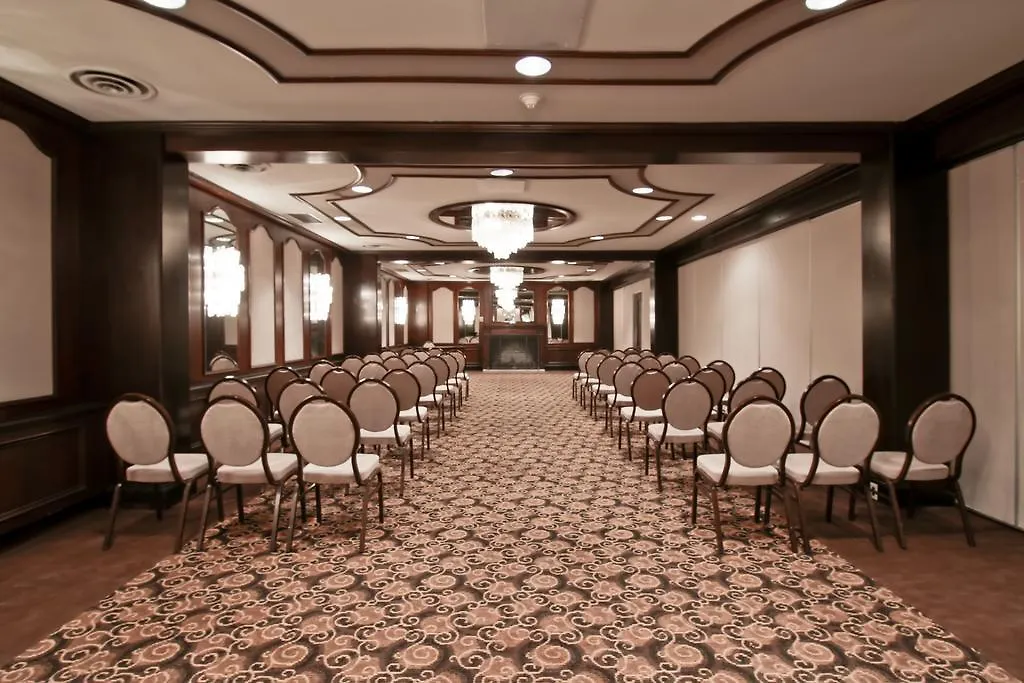 Chateau Lacombe Hotel Edmonton