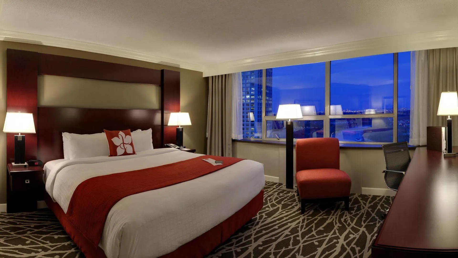 Chateau Lacombe Hotel Edmonton 4*,