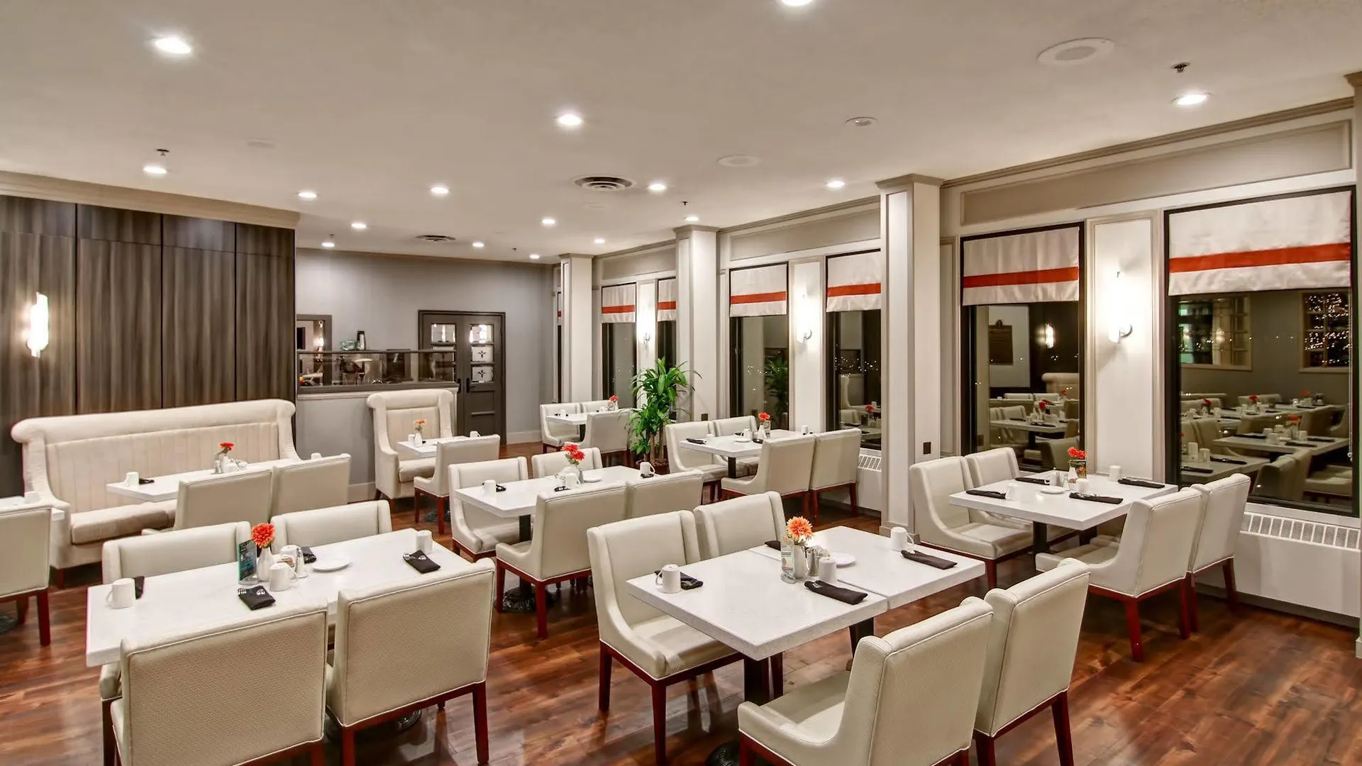 Chateau Lacombe Hotel Edmonton