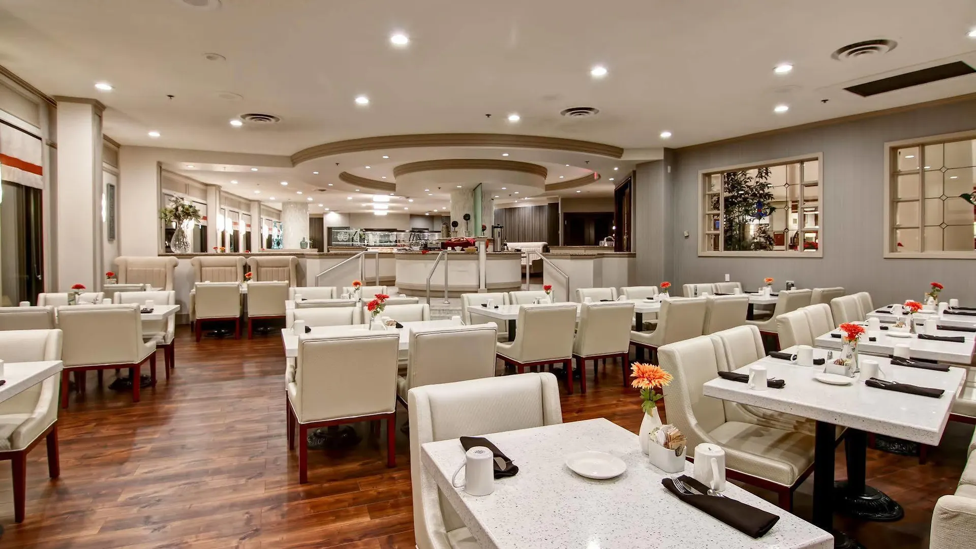 Chateau Lacombe Hotel Edmonton 4*,  Canada