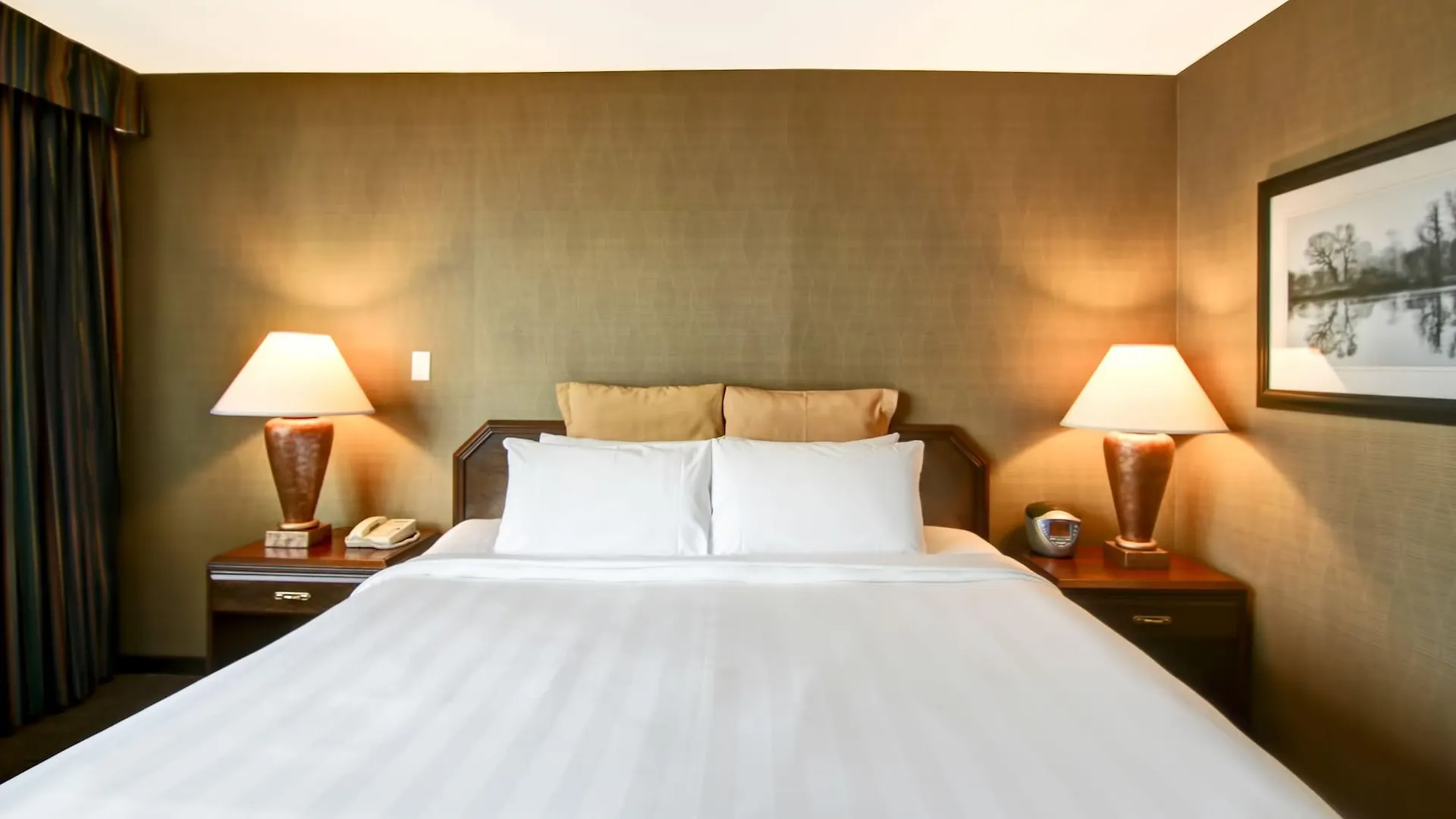 Chateau Lacombe Hotel Edmonton