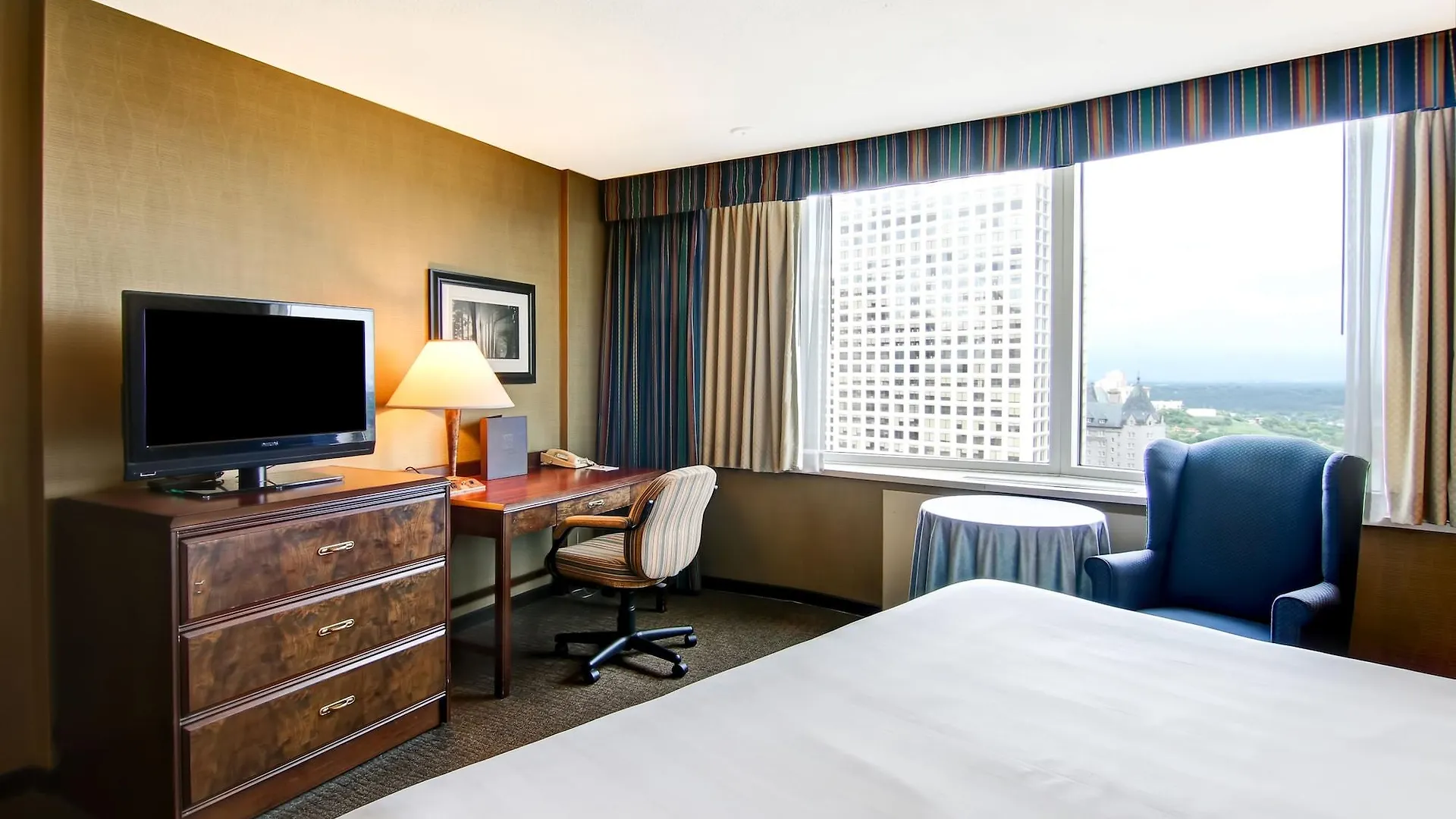 Chateau Lacombe Hotel Edmonton