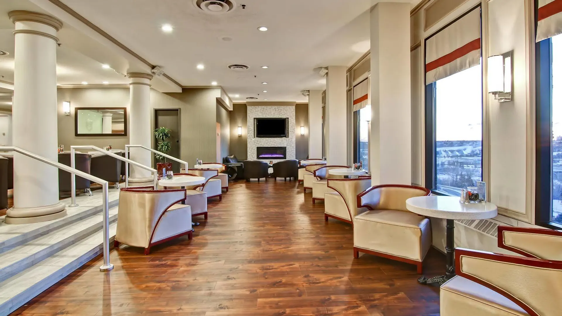 אדמונטון Chateau Lacombe Hotel
